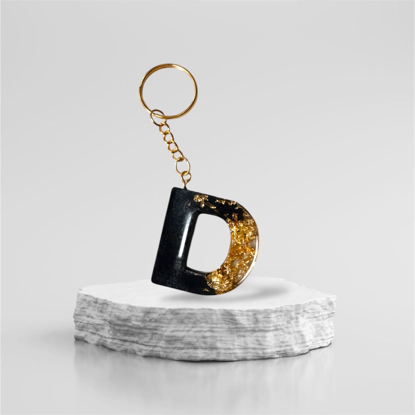 Llavero personalizado de un color con dorado · Hecho a mano