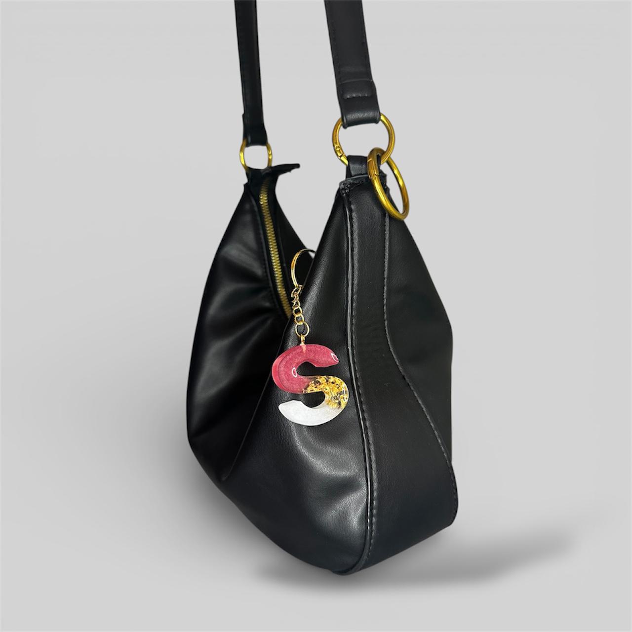 Llavero personalizado de dos colores con dorado · Hecho a mano