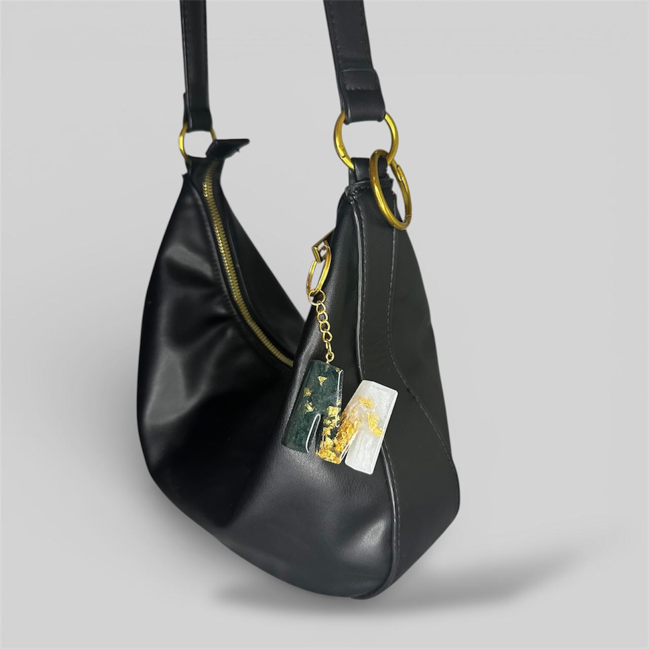 Llavero personalizado de dos colores con dorado · Hecho a mano