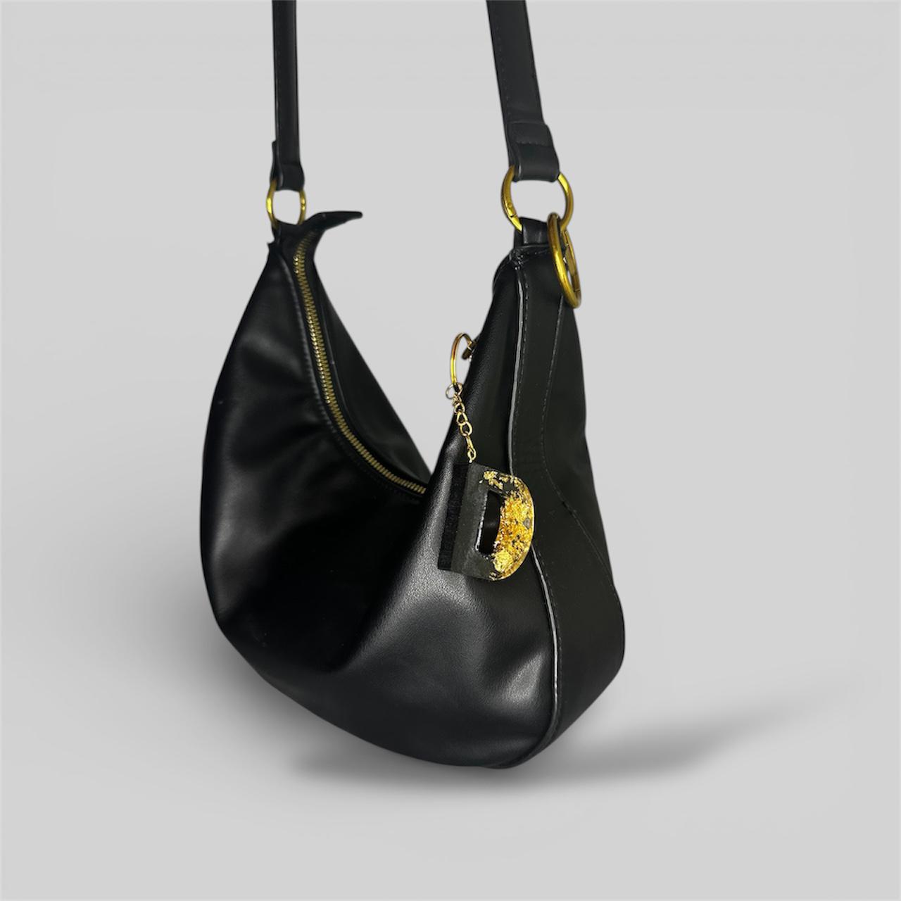 Llavero personalizado de un color con dorado · Hecho a mano