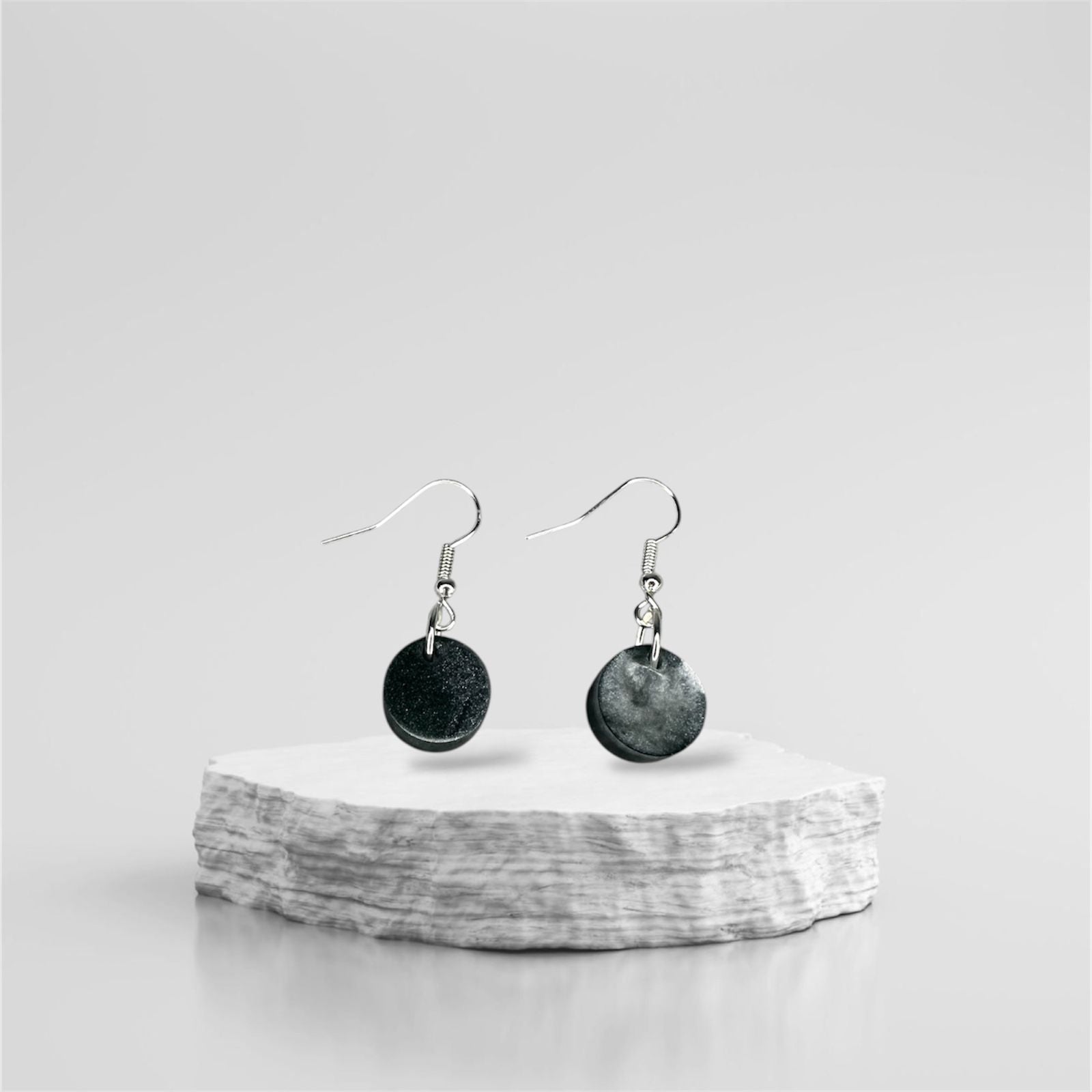 Pendientes redondos de resina personalizados · Dos colores a elegir